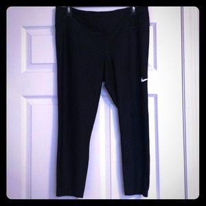 Nike dri-fit athletic capri leggings